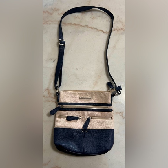 Designer STONE MOUNTAIN Crossbody Bag Cream/Blue Faux Leather PURSE - Picture 1 of 8
